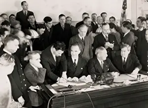 Huty32305 Prints: GMC And Union Sign Agreement