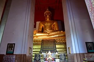 Images Dated 27th November 2015: Gold buddha Wat Phra Mongkhon Bophit UNESCO Ayutthaya Thailand