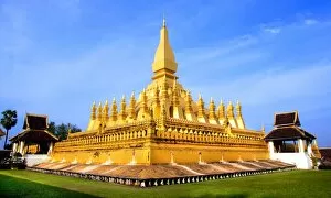 Images Dated 4th December 2011: Golden Wat Thap Luang in Vientiane, Laos