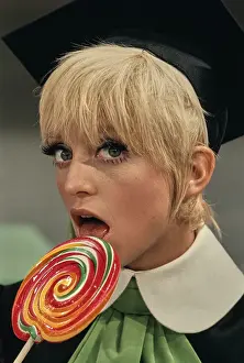 Huty33947 Prints: Goldie Hawn, American Actress