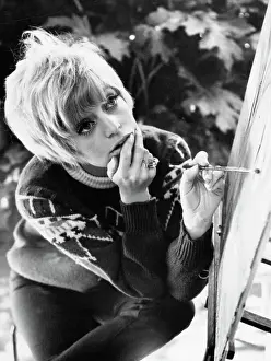 Goldie Hawn Focusing on her Painting Subject