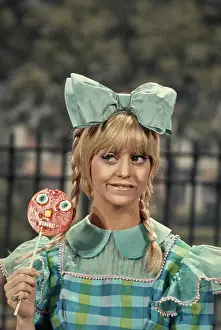 Huty33948 Prints: Goldie Hawn in Rowan & Martin's Laugh-In