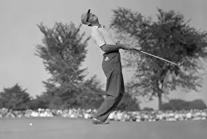 Golfer Cary Middlecoff Missing Putt