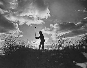 Images Dated 18th January 2011: Golfer In Silhouette