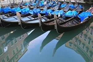 Images Dated 12th July 2009: Gondola reflections