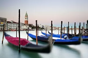 Images Dated 21st November 2012: Gondolas on the Grand Canal, Canal Grande, at dusk, Venice, Venezien, Italy