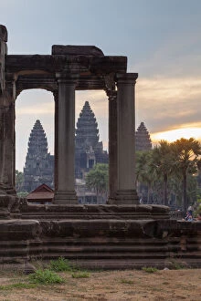 Images Dated 25th February 2016: Good Morning Angkor Wat