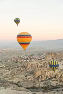 Images Dated 5th November 2014: Good morning Cappadocia