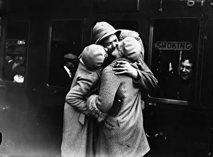 Topical Press Agency Collection: Goodbye Kiss