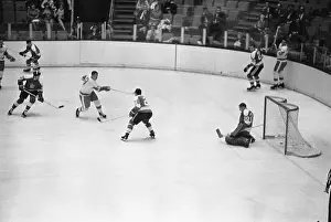Gordon Howe Making 700th Career Goal