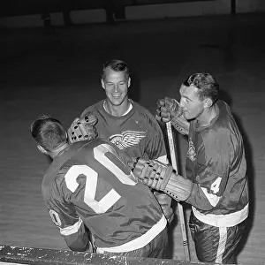 Gordon Howe, Teammate Look at Jersey Number