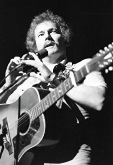 Gordon Lightfoot Performing