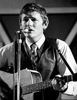Gordon Lightfoot Performing