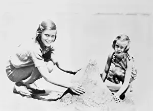 Ocean City Prints: Grace Kelly Playing in Sand