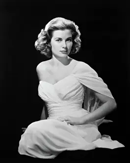 Off The Shoulder Prints: Grace Kelly Wearing Off-the-Shoulder Gown