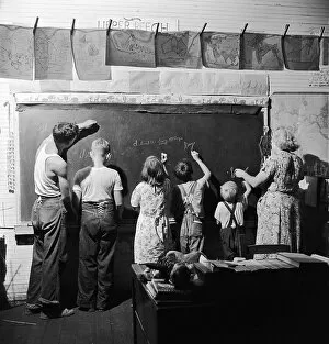 Hulton Archive Gallery: Five Grade Class