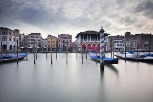 Images Dated 21st November 2012: Grand Canal, Canal Grande with boats and palazzi at dusk, Venice, Venezien, Italy