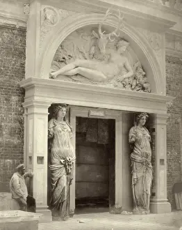 Displays Europe T Prints: Grand Entrance