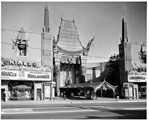 Lac0049 Prints: The Grauman's Chinese Theater In Hollywood, California