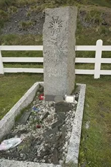 Sir Ernest Shackleton (1874-1922) Gallery: Grave of Ernest Henry Shackleton