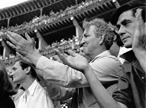 Graves Applauds