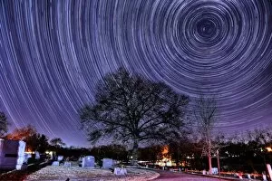 Images Dated 8th January 2014: Graveyard star trails