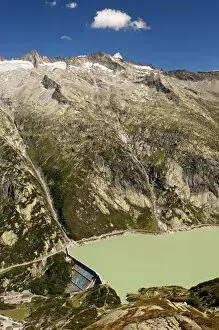 Gravity dam damming the Aare River at Raeterichsbodensee Lake, Guttannen, Bernese Oberland, Switzerland, Europe