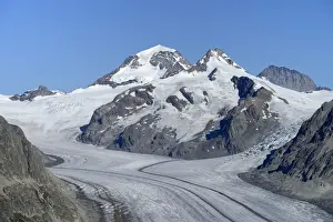 Great Aletsch glacier, behind Mt. Eiger, Mt. Moench and Mt. Jungfrau, UNESCO World Heritage Site Swiss Alps Jungfrau-Aletsch, Goms, Valais, Switzerland, Europe