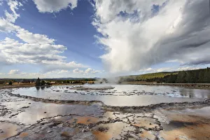 Images Dated 9th May 2016: Great Fountain Geyser in Lower Geyser Basin on sunny day, Yellowstone National Park, Wyoming, USA
