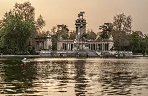 Great pond in Madrids Retiro Park, Spain