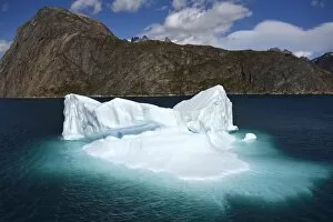 Images Dated 10th August 2015: Greenland iceberg