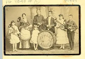 Group Photo Of Noss Family Band