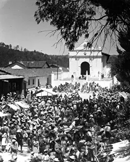 Lac0062 Prints: GUATEMALA MARKET DAY