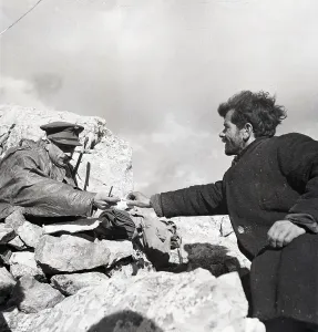 Guerrilla Prints: Guerrillas Gets Last Cigarette