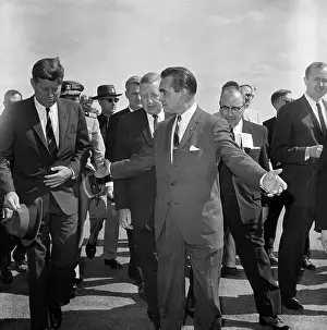 G.Wallace Steps Aside For Pres. Kennedy
