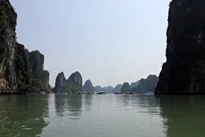 Images Dated 24th April 2012: Ha Long Bay
