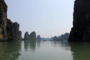 Images Dated 24th April 2012: Ha Long Bay
