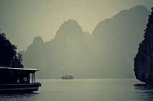 Images Dated 17th December 2011: Ha Long Bay
