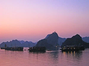 Images Dated 26th November 2008: Ha Long Bay after sunset