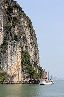 Images Dated 24th April 2012: Ha Long Bay, Vietnam
