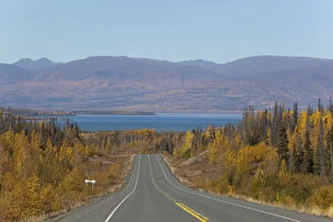 Images Dated 20th September 2010: Haines Road towards Haines Pass, Alaska, Dezadeash Lake behind, Indian Summer