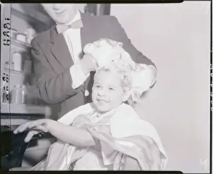 Hairstylist Prints: Hair Stylist Shampooing a Girl's Hair
