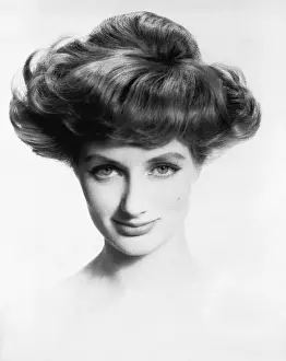 Hairdressing Prints: Hairstyle Similar to the Gibson Girl Style