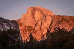 Images Dated 29th September 2016: Half Dome at Sunset