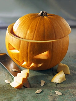 Images Dated 7th September 2016: Halloween pumpkin with carved face