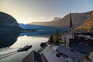 Images Dated 10th April 2017: Hallstatt in morning time, Austria