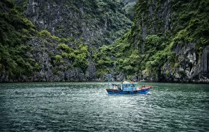 Images Dated 3rd November 2016: Halong Bay, Vietnam, Southeast Asia