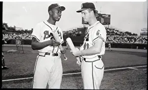 Hank Aaron Prints: Hank Aaron & Ed Mathews Comparing Bats