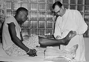 Hank Aaron Having His Leg Cast Removed