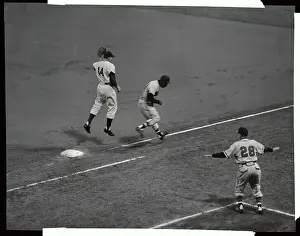 Hank Aaron Prints: Hank Aaron Running to First Base